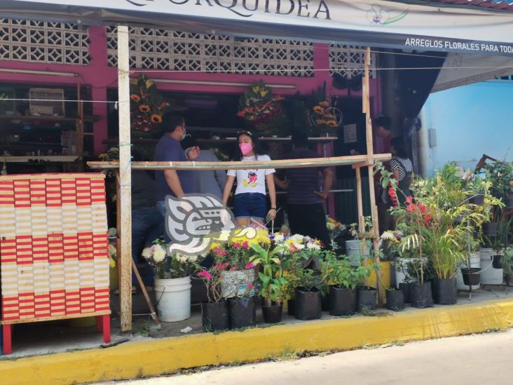 Floristas reportan repunte en ventas durante el 10 de Mayo