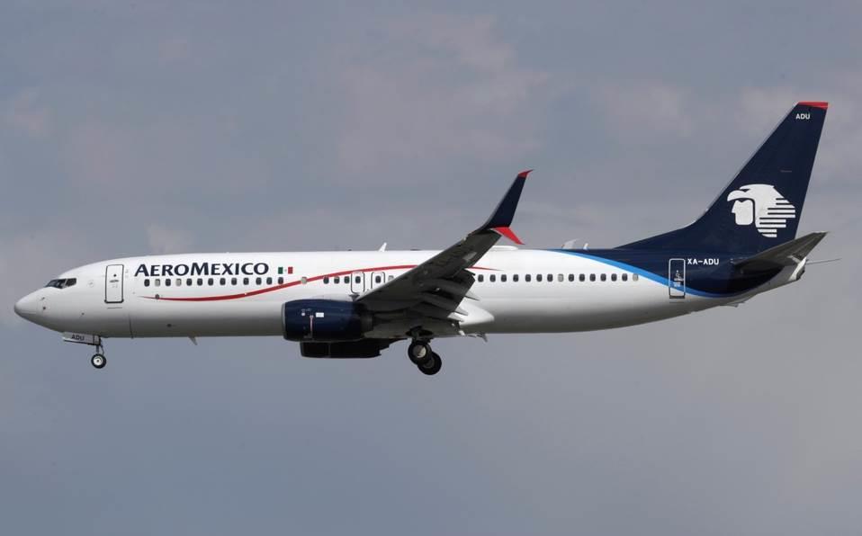 Avión de Aeroméxico aterriza de emergencia por incendio en turbinas