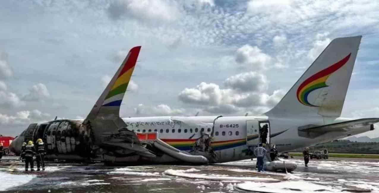 Avión se sale de la pista y se incendia en China; reportan al menos 36 heridos