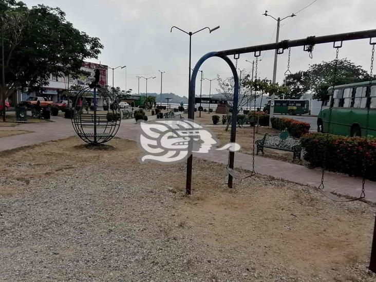 Piden mantenimiento para parquecito de Coatzacoalcos