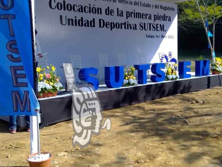 Docentes del SUTSEM celebran con rodada primer piedra del deportivo y Día del Maestro