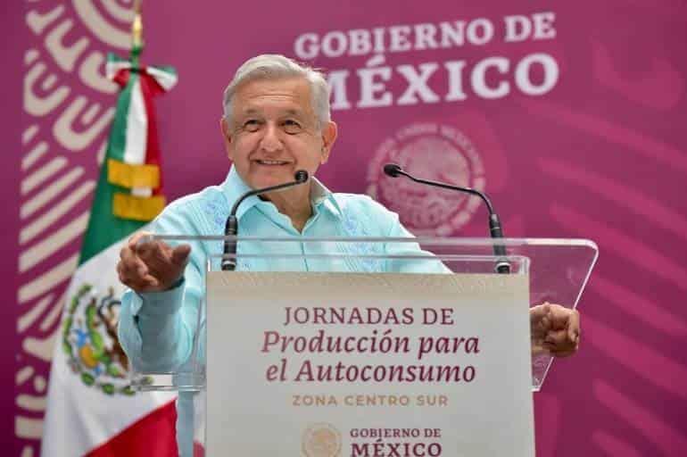 AMLO denunciará públicamente a comercios que no bajen precios en la canasta básica