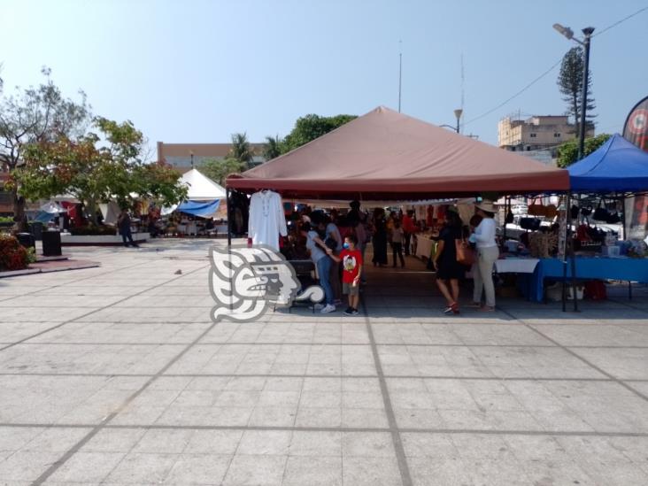 Bazares ayudan a subsistir al CEISD