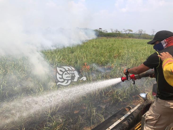 PC atendió 3 incendios en Acayucan; se consumen 40 hectáreas de cañales