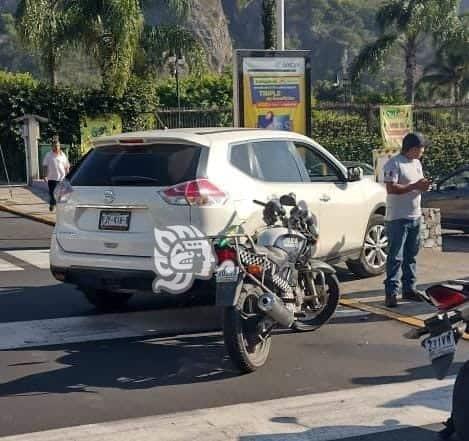 Motopatrullero de la Polícia Municipal, herido tras accidente en Orizaba