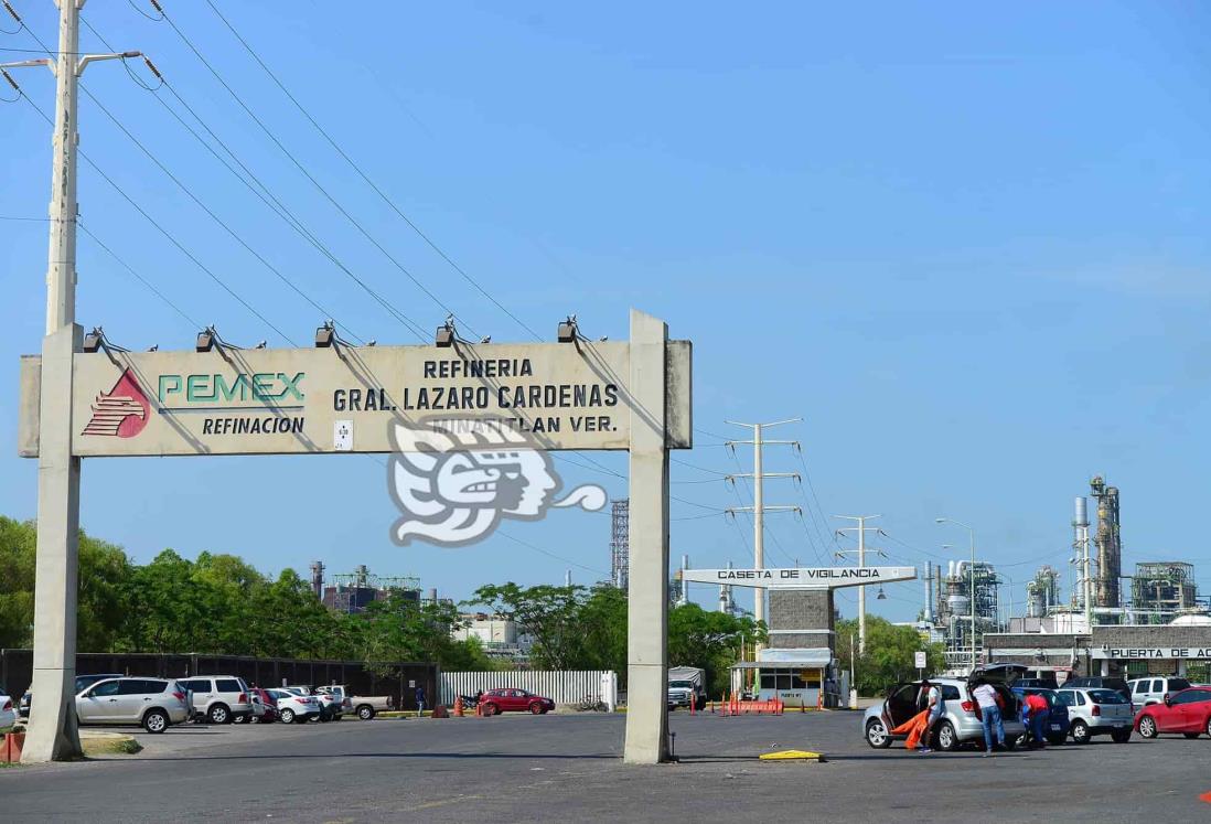 Aparatoso accidente por camioneta sin frenos dentro de refinería