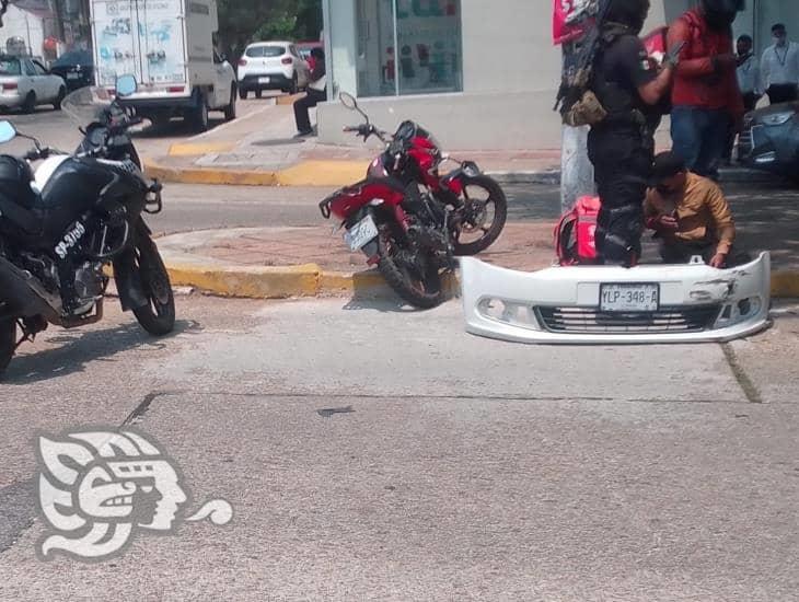 Conductora impacta a joven repartidor en el centro de Coatzacoalcos