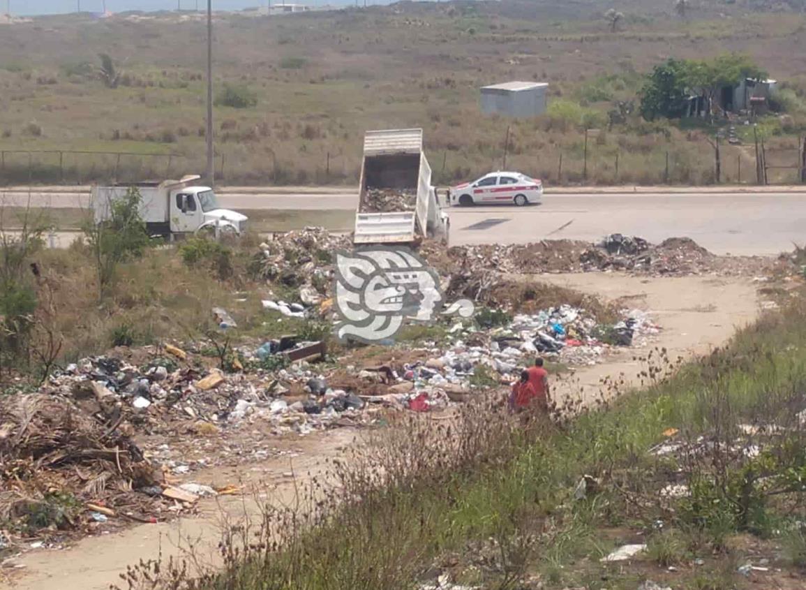 Vecinos denuncian que arrojan desechos atrás del fraccionamiento Punta Caracol