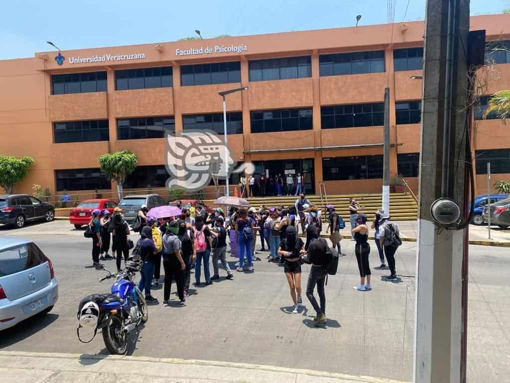 Tras protestas de alumnas y alumnos, renuncia la directora de la Facultad de Psicología-Región Xalapa de la UV