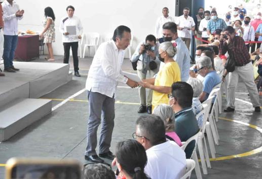 Ejidatarios en Úrsulo Galván recibieron la entrega de títulos de propiedades