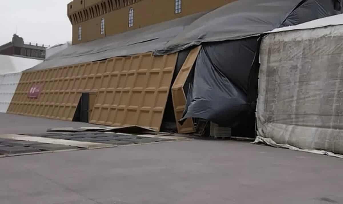 Capilla Sixtina en CDMX es desalojada tras desprenderse estructura por tolvanera