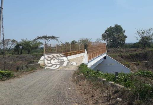 Sin ser identificado ejecutado en puente de Acayucan