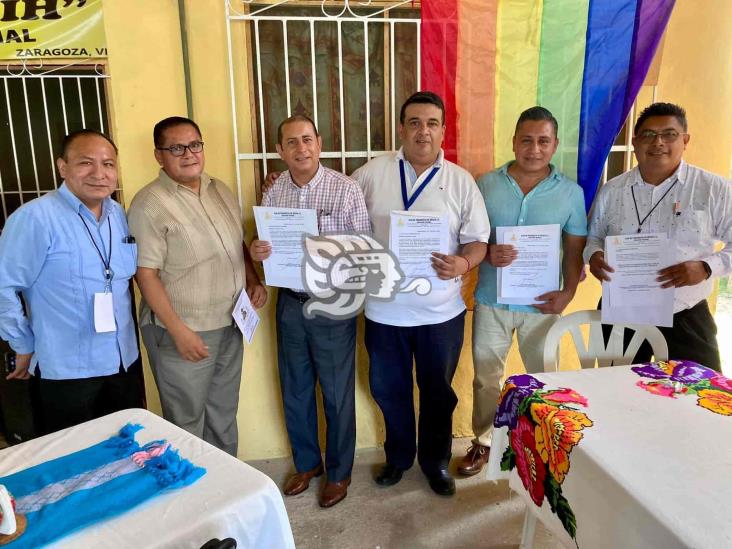 Reconocen labor de activista LGBT+ en premio estatal de periodismo