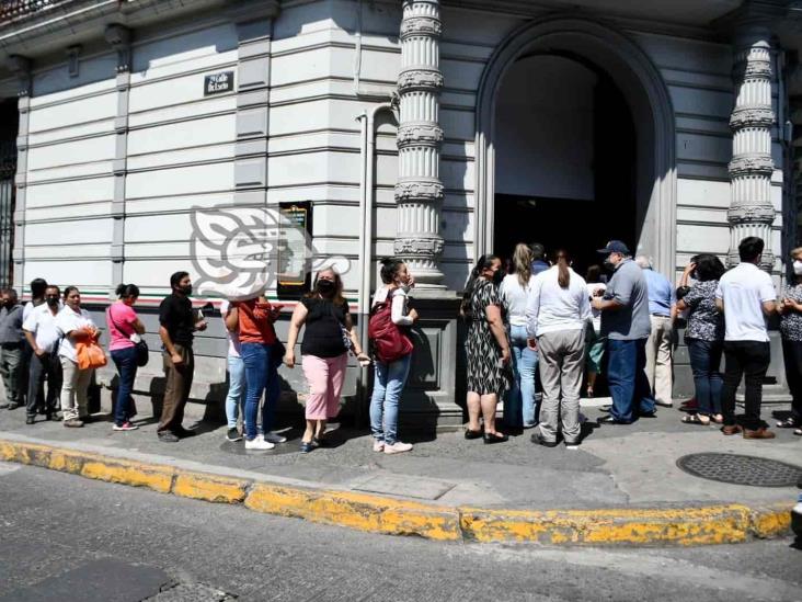 ¡Son un caos! Rebasadas, oficinas del SAT en Xalapa