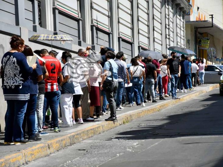 ¡Son un caos! Rebasadas, oficinas del SAT en Xalapa