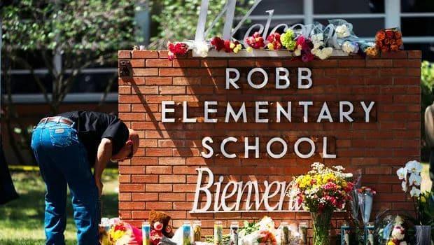 Padres realizan una ceremonia en primaria de Texas donde fue el tiroteo