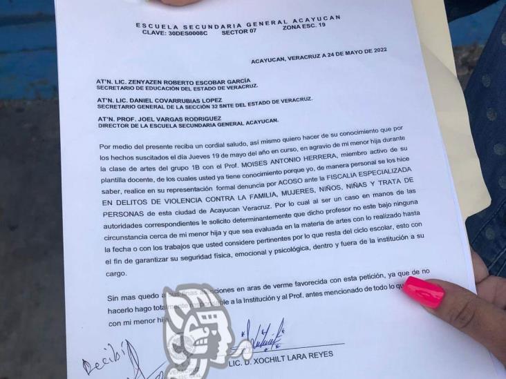 Valientes madres de familia denuncian a profesor acosador en Acayucan