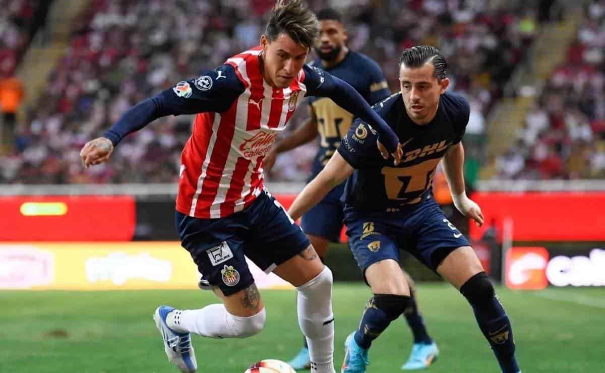 Mozo se va a Chivas en venta definitiva; César Huerta arriba a Pumas