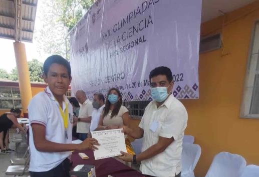 Estudiante del Telebachillerato de Salmoral gana primer lugar en concurso de química