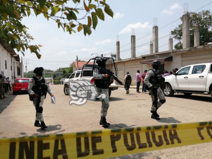 Frente a su madre y esposa asesinan a Nagasaki, presidente del DIF en Acayucan