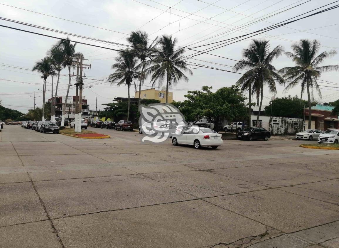 Grave peligro por cableado en Juan Escutia y Matamoros de Coatzacoalcos