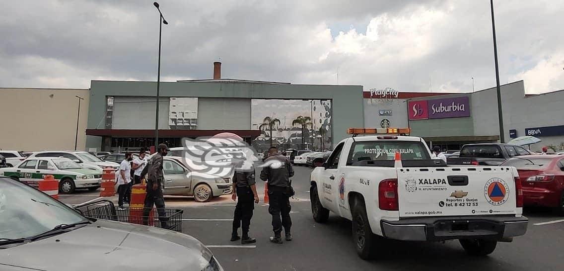 Vigilantes de Plaza Animas evitaron incendio de automóvil, en Xalapa