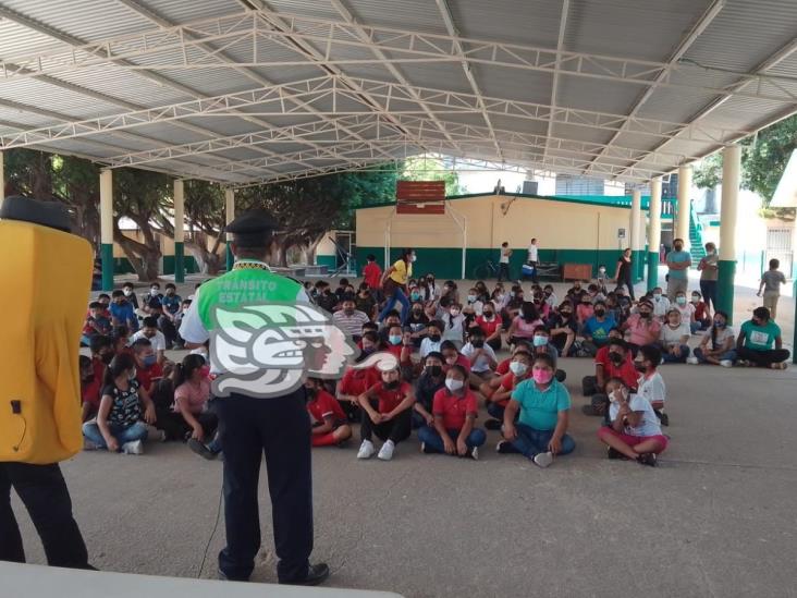 Imparten pláticas de seguridad vial a estudiantes en Zaragoza