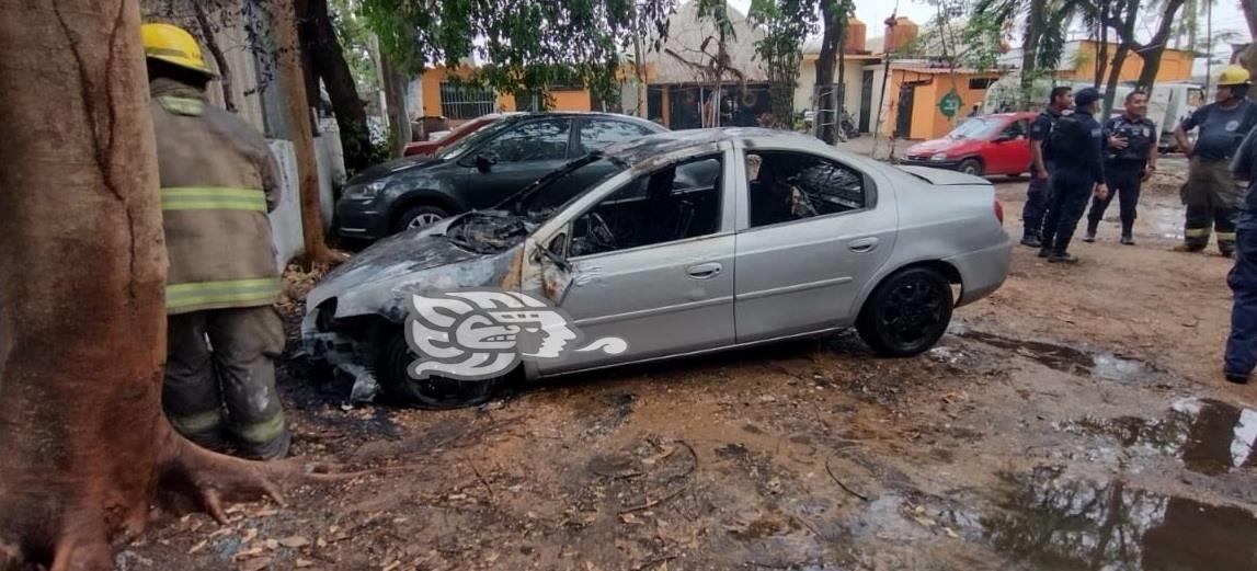 Corto circuito originó fuego en local de Food Park en Minatitlán