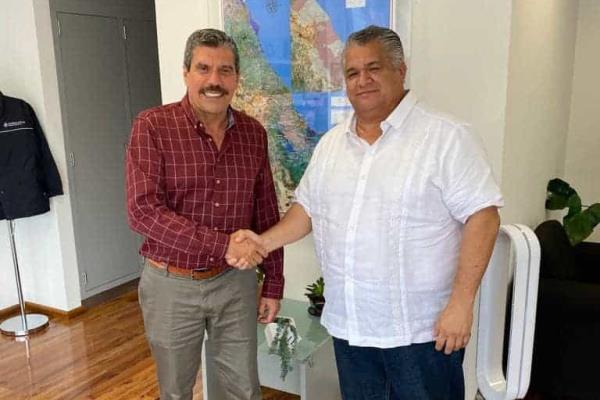Se reúne el alcalde de Moloacán con Pablo Robles Barajas
