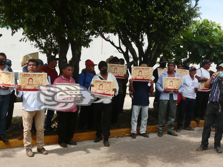 Bloquean avenida en Coatzacoalcos; exigen liberación de activista oaxaqueño