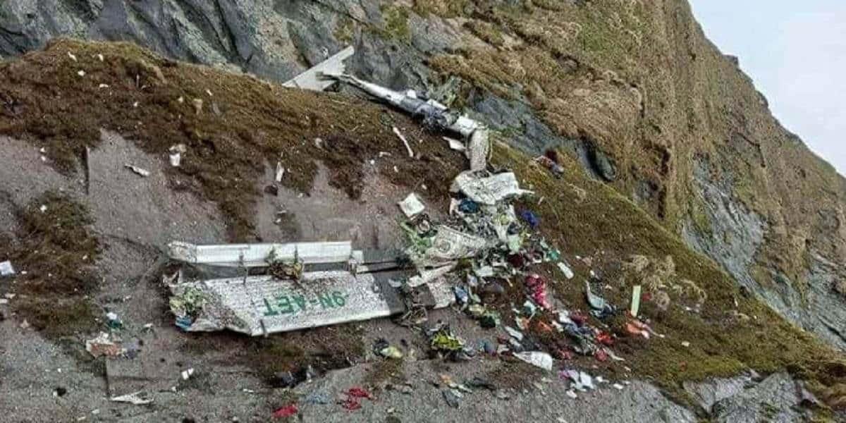 Se estrella avión en Nepal: hay 22 muertos