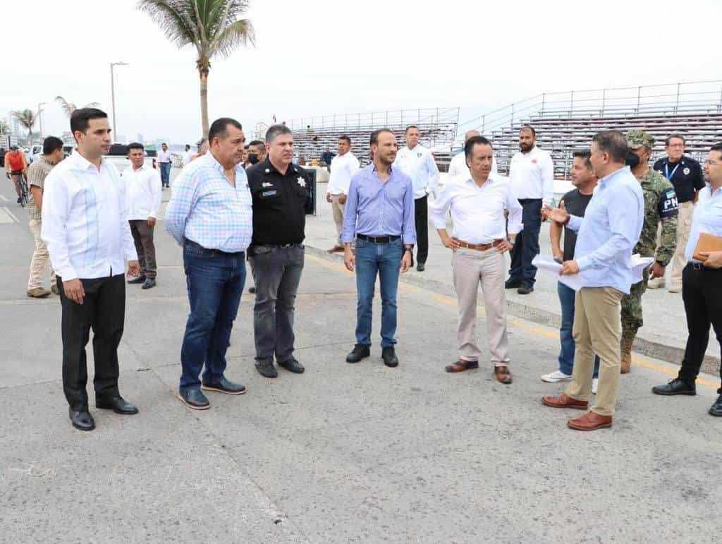 Autoridades supervisan instalación de escenario para Salsa Fest Boca del Río 2022