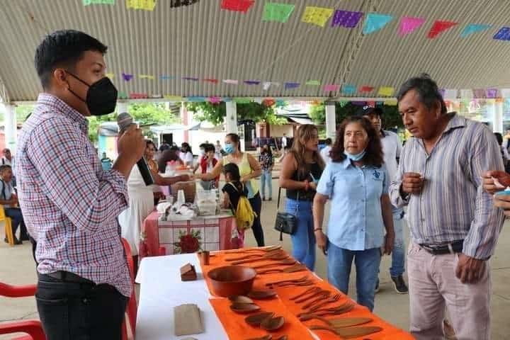 UVI Selvas organiza expoferia de productos y servicios en Huazuntlán