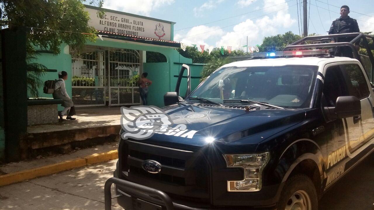 Menor intoxicada en secundaria de Oluta es trasladada a Coatza