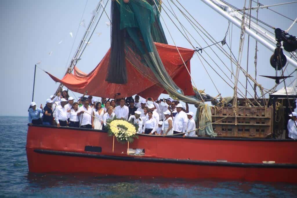 Alvarado conmemora el Día de la Marina reconociendo labor de mujeres y hombres