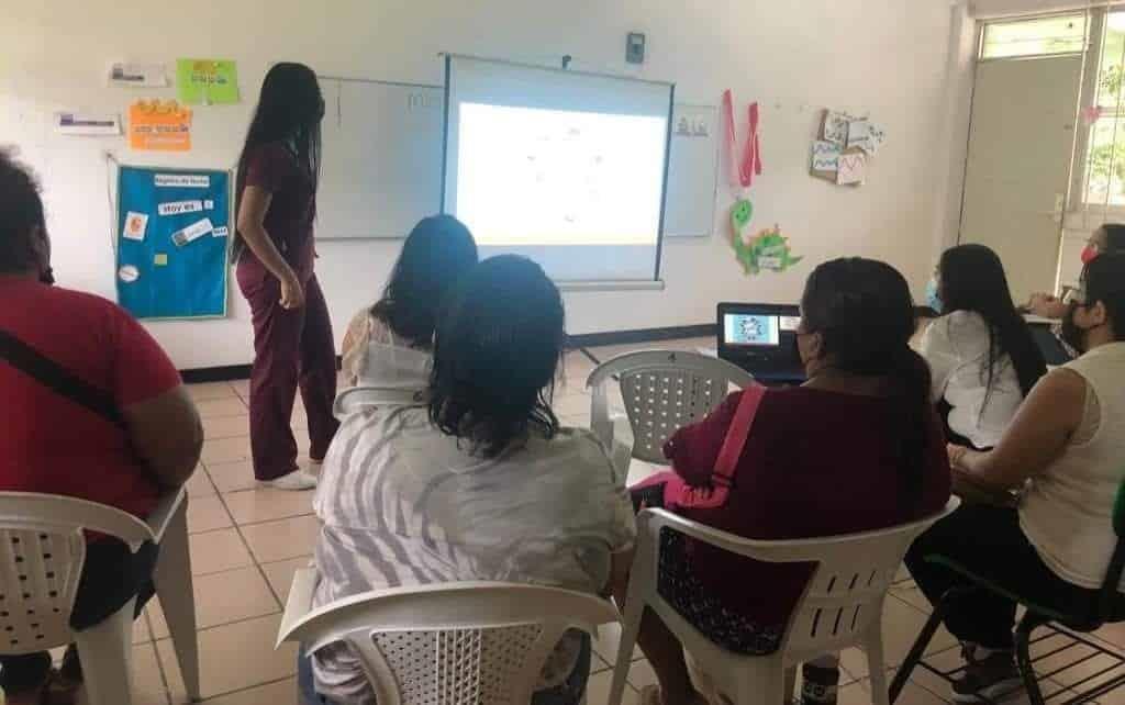 Dan plática sobre alimentación para niños con autismo en Nanchital