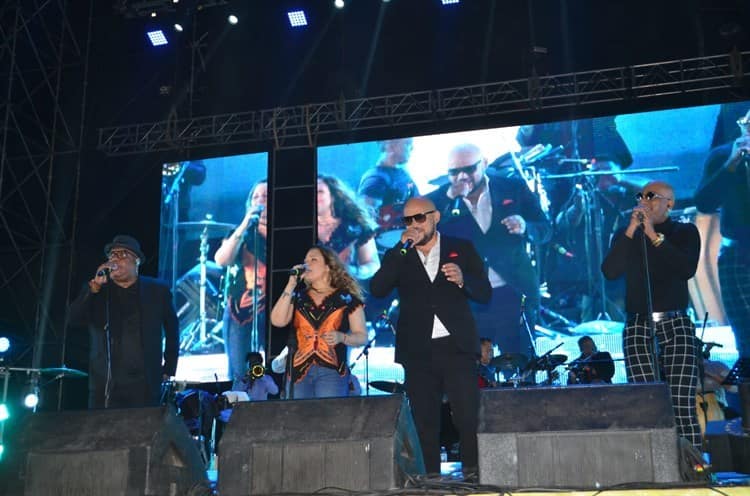 Los Van Van y N’Klabe hacen bailar a Boca del Río en Salsa Fest 2022