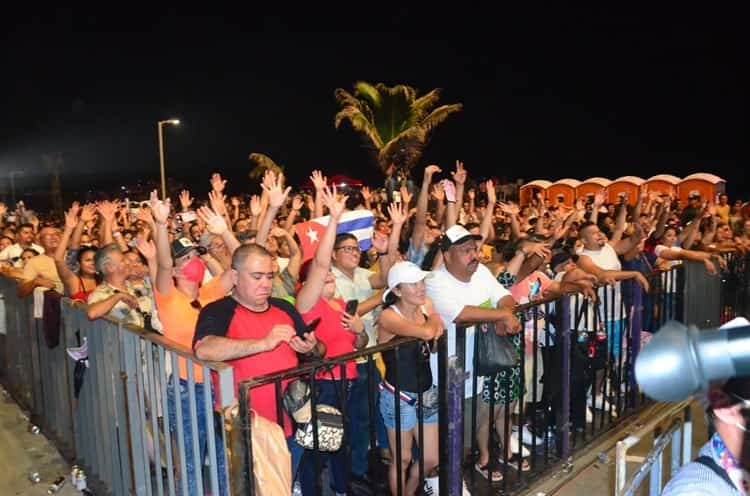 Los Van Van y N’Klabe hacen bailar a Boca del Río en Salsa Fest 2022