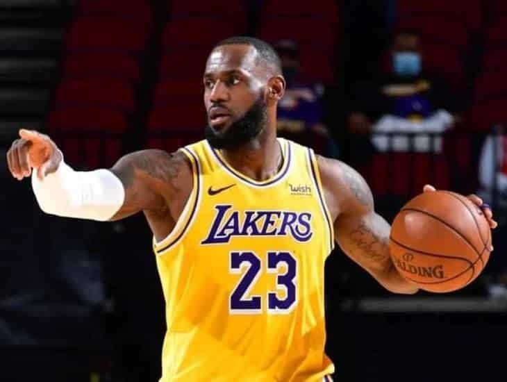 LeBron James extenderá su contrato con los Lakers por dos temporadas