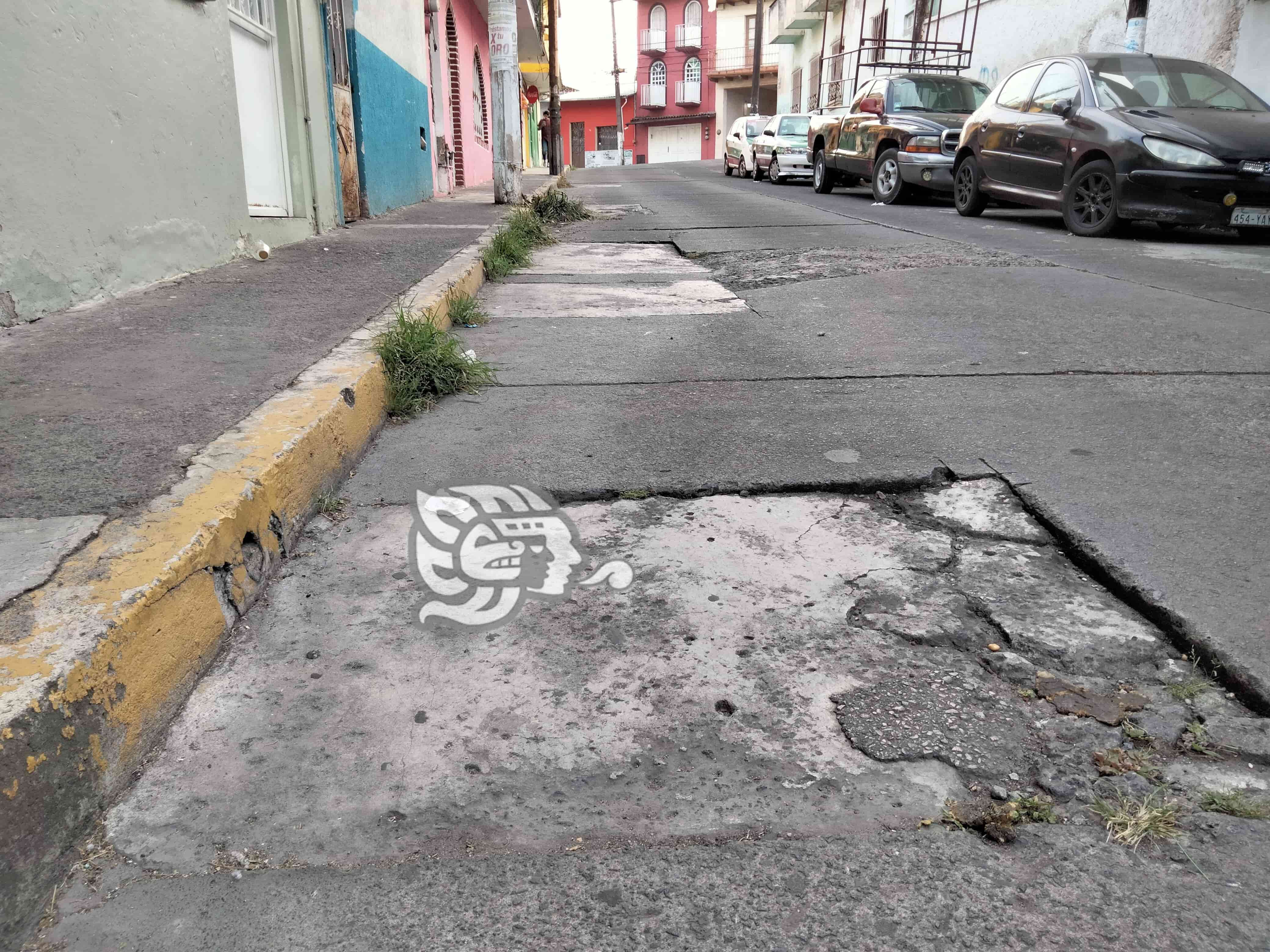 Bacheo en lugar de grandes obras; Xalapa vive un abandono infame: Ahued