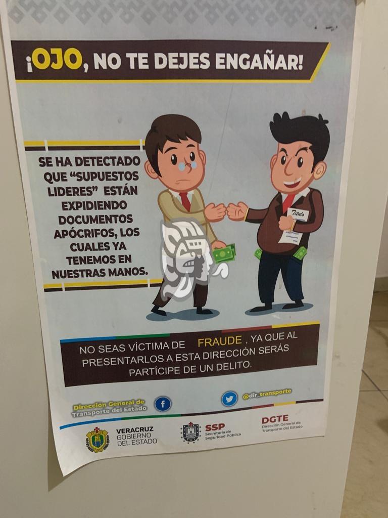 Utilizan choferes licencias falsas tipo A en Acayucan