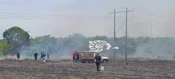 Arden pastizales en terreno del Ayuntamiento de Las Choapas