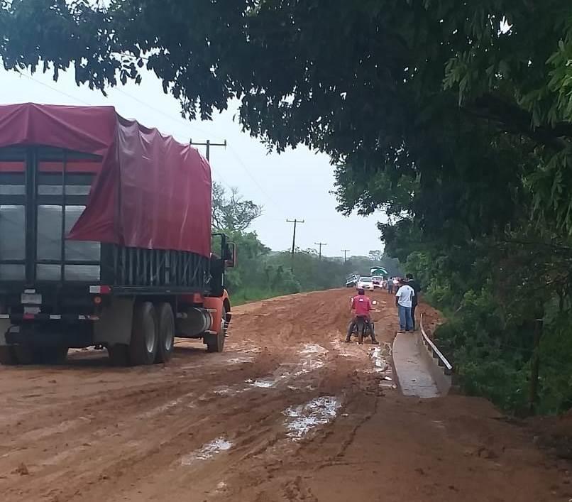 Lluvias destrozaron camino rural Mina-Hidalgotitlán