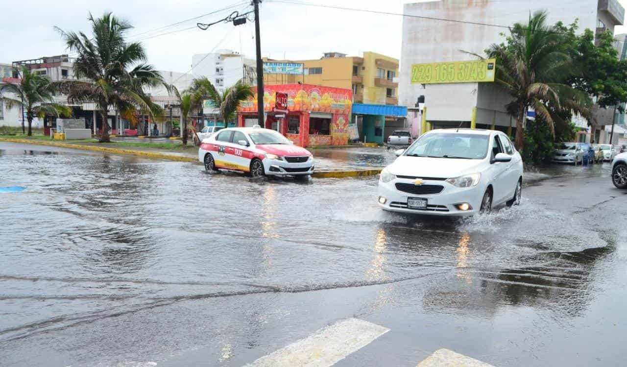 Encharcamientos tras caída de aguacero en la zona conurbada