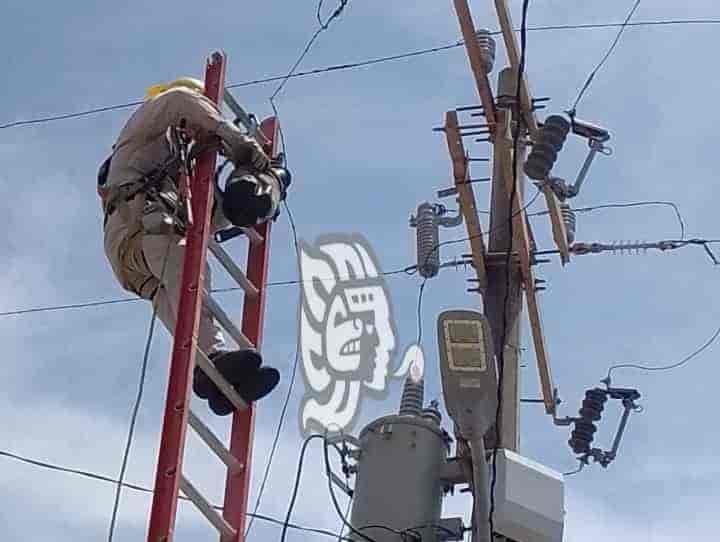 Alrededor de 8 municipios se quedaron sin luz este martes en Veracruz