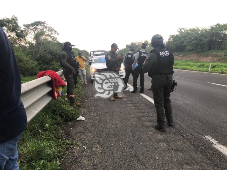 Video: Muere joven embarazada tras volcadura en Acayucan