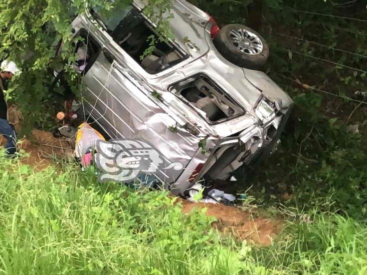 Video: Muere joven embarazada tras volcadura en Acayucan