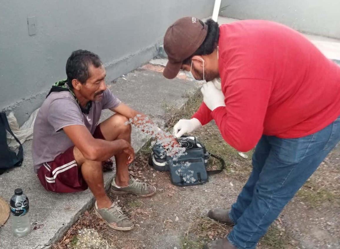 Sujeto cortó en una mano a otro hombre con una navaja en Tierra Blanca