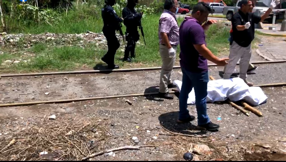 Hallan cuerpo putrefacto junto a las vías en Veracruz (+Video)