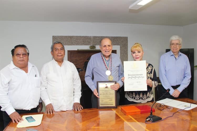 Entregan a José Pablo Robles Martínez el Premio Nacional de Periodismo (+video)